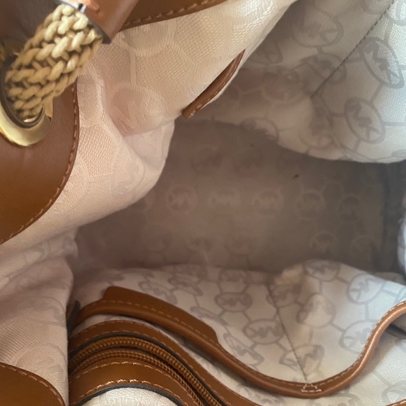 COPY - Michael Kors Jet Set Large Gathered Salmon Tote - Picture 5 of 7